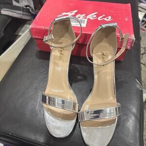 Sparkling Silver Ankis 2.5" Heels NWB Size 7B(M) Chunky Heel New With Box